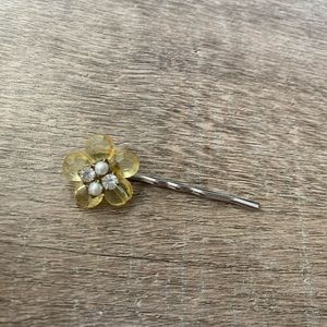 Womens hairpin with yellow and clear crystal